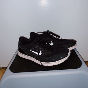 Black Nike Tennis Shoes 🖤